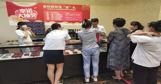现场 | 花地湾工艺品促销节现正火热进行中，选购中秋礼品不用愁，花地湾应有尽有！