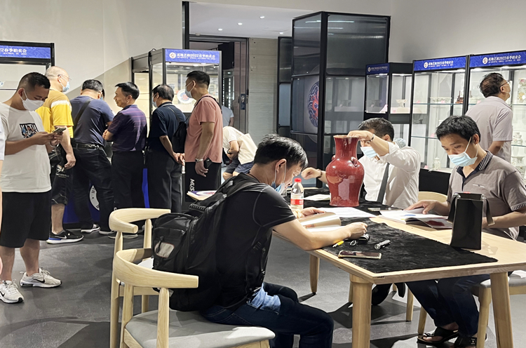 拍卖会.jpg