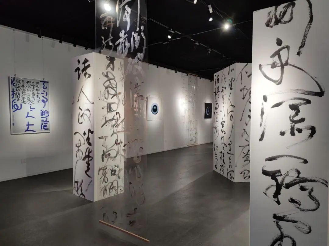 一场与众不同的展览：诗歌与书法的新奇互文关系