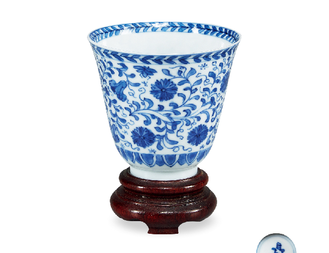 清康熙  青花缠枝花卉铃铛杯（附座）