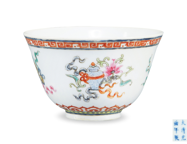 清光绪  粉彩八吉祥纹茶碗