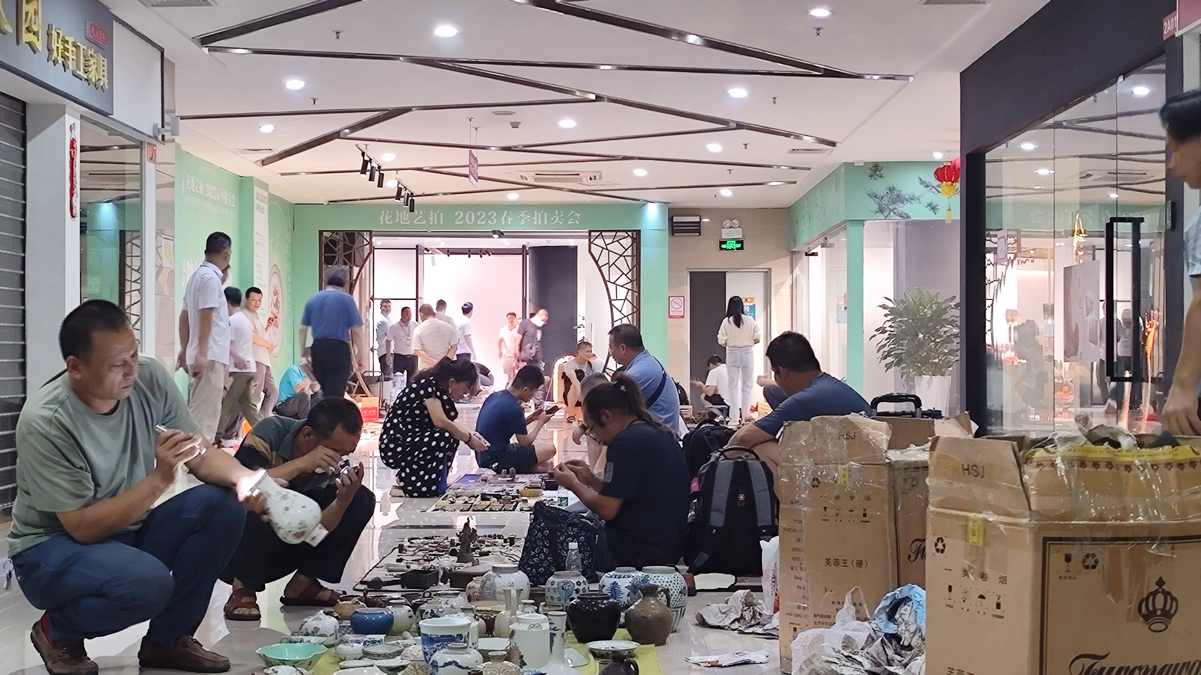 古玩地摊集市