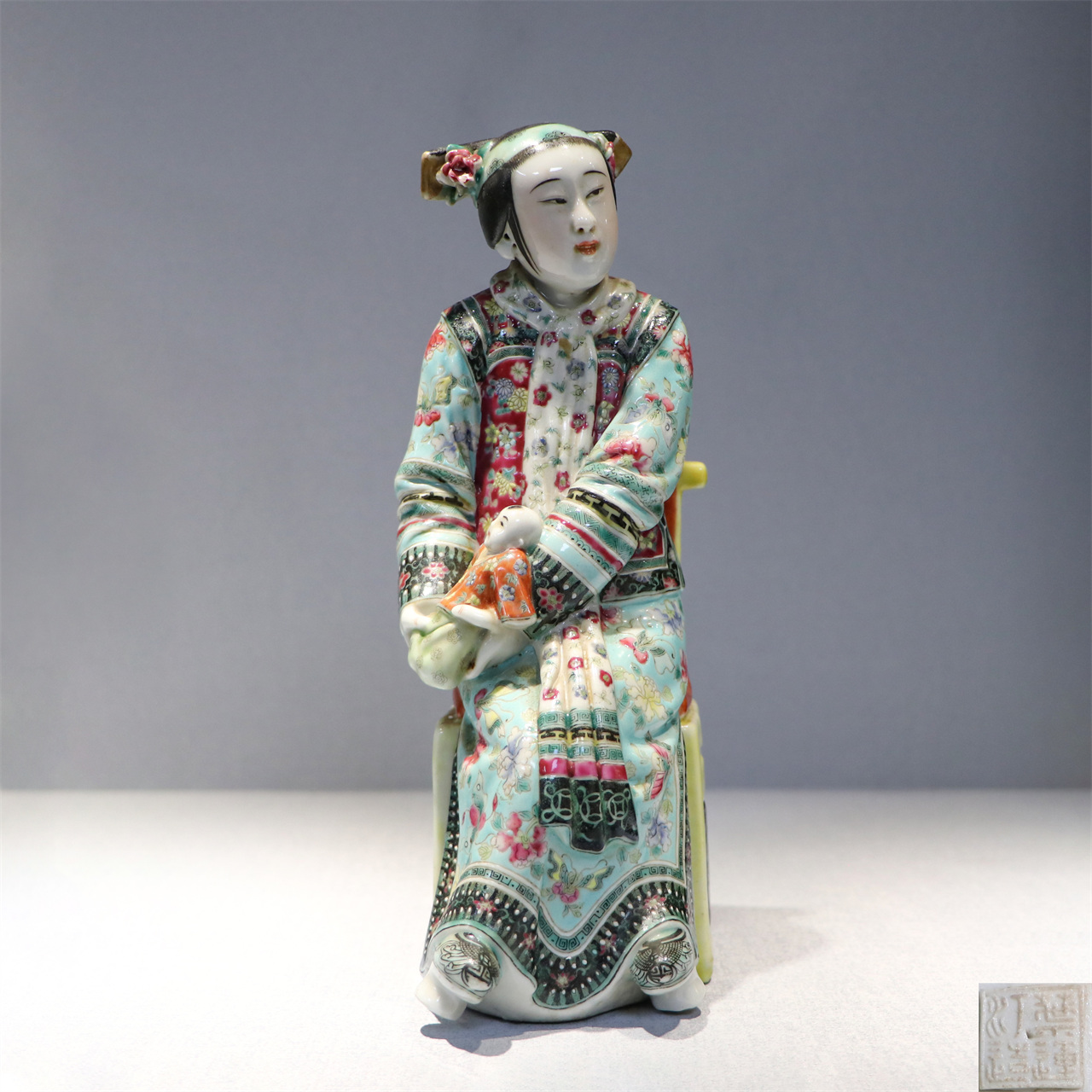 晚清 粉彩人物