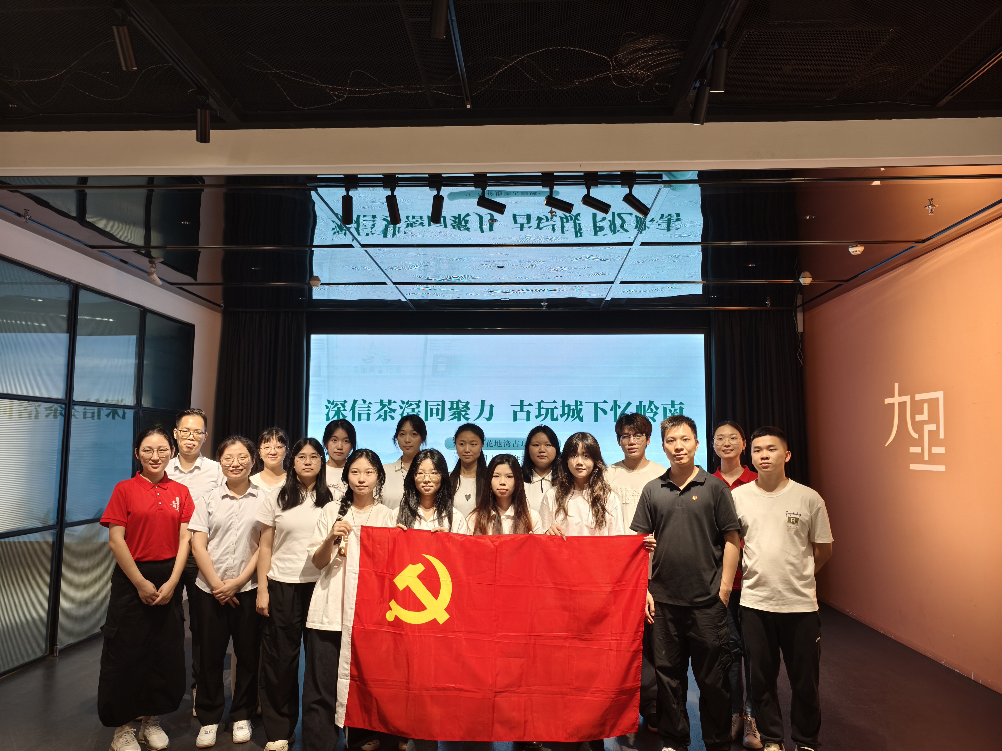 一场解码“岭南记忆”的文化共振，深信大师生到花地湾古玩城调研