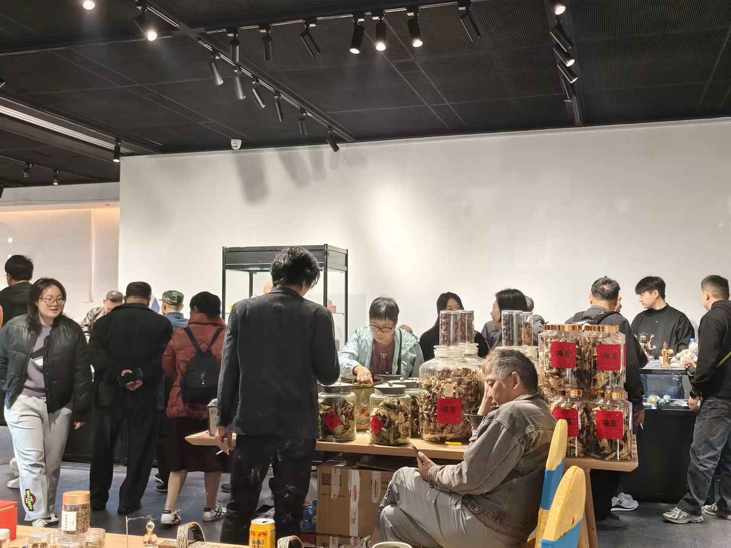 花地湾古玩交流会现场人山人海,剩余2天邀您寻珍捡漏!